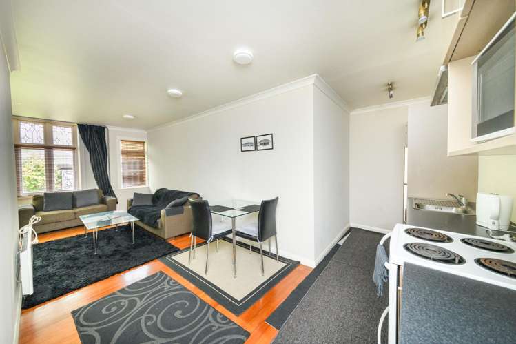 348 College Street West End_10