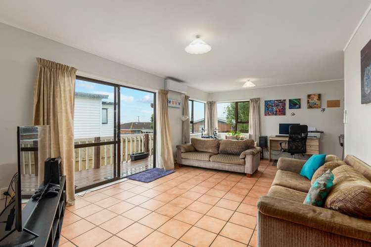 3/6 Harding Avenue Te Atatu South_3