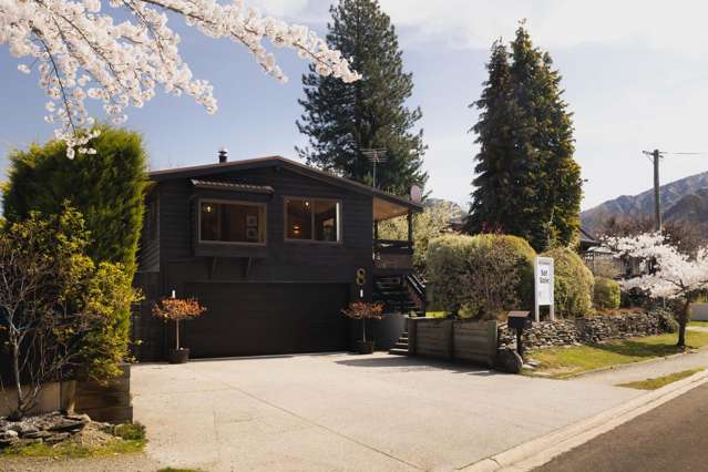 Elevated Alpine Charm in Arrowtown