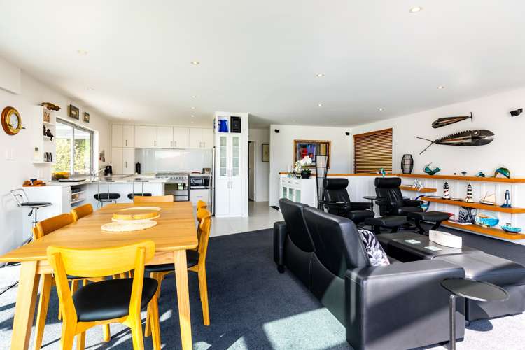 251 Queen Charlotte Drive Havelock_16