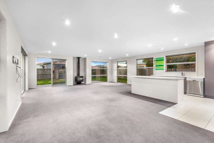 10 William James Close_3
