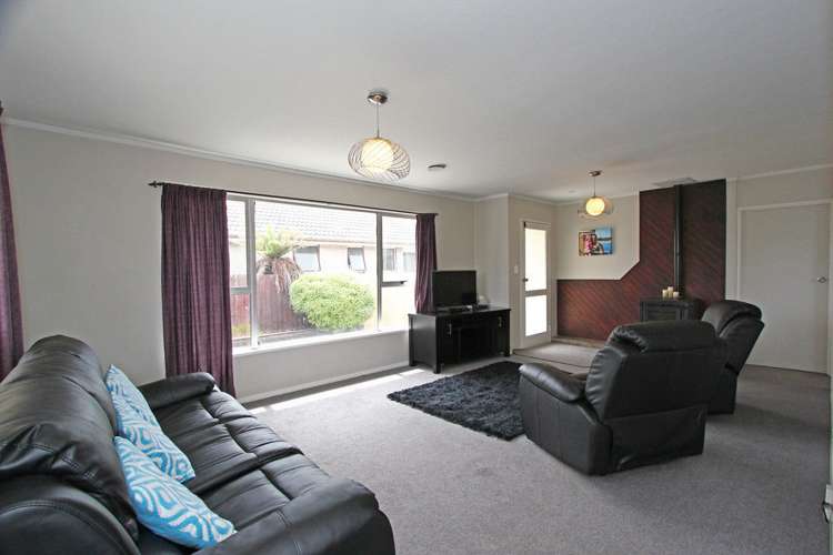 60 Oakley Crescent Hornby_4