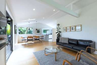 256 Piha Road_2