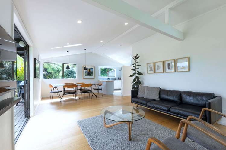 256 Piha Road Piha_2