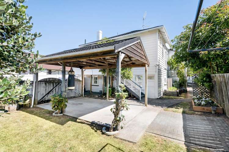 9 Miro Road Greenlane_17