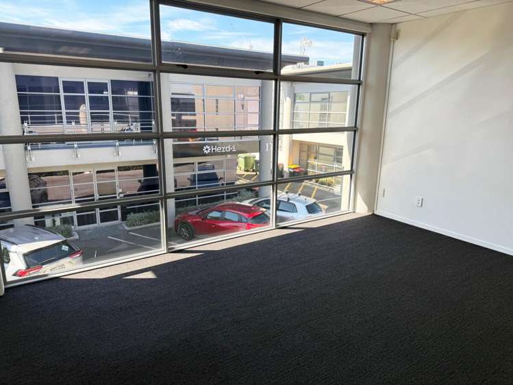 15B Leslie Hills Drive City Centre_13