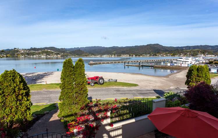 4b The Esplanade Tairua_22