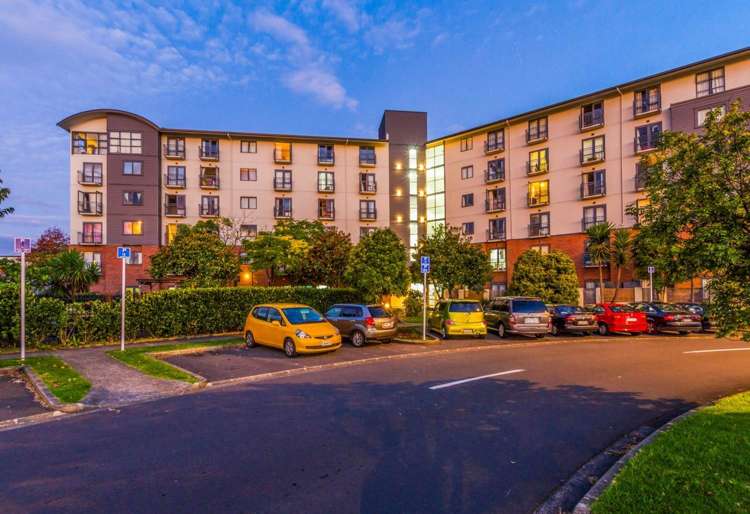 4D/10 Crown Lynn Place_0