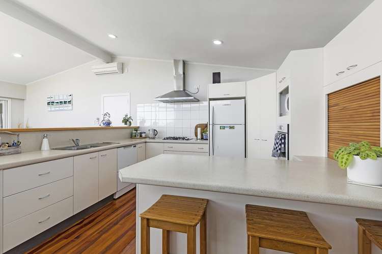 3 Tirowhanga Road Paremata_4