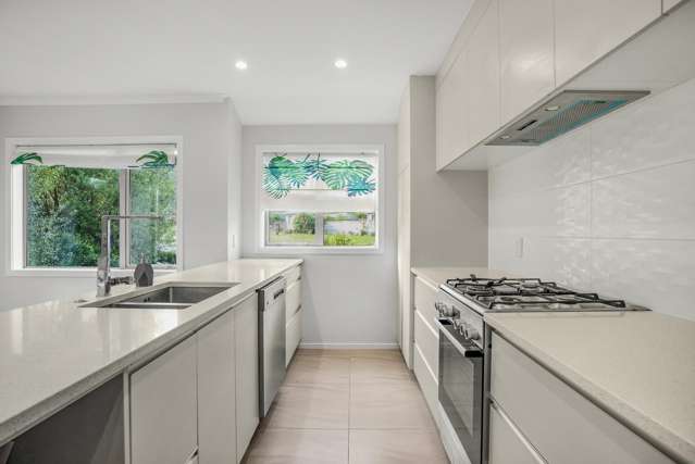 3 Henrietta Maxwell Grove Wainuiomata_4