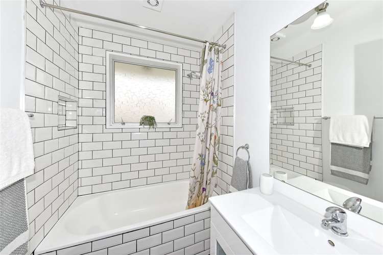 64 Wildberry Street Woolston_6