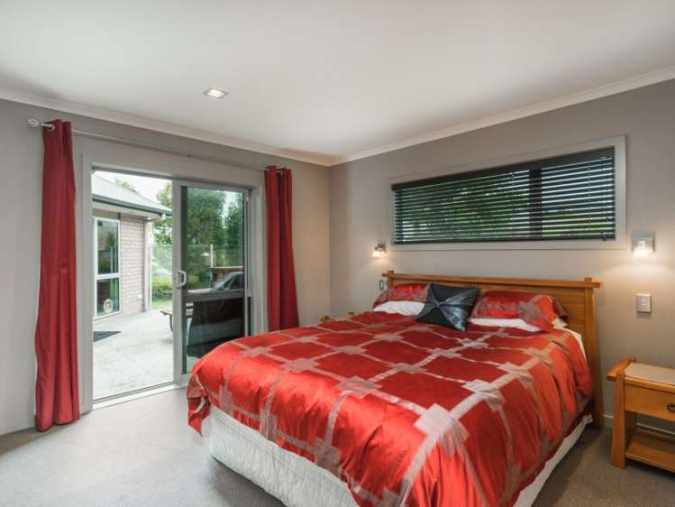 17 Coprosma Crescent Waipahihi_9