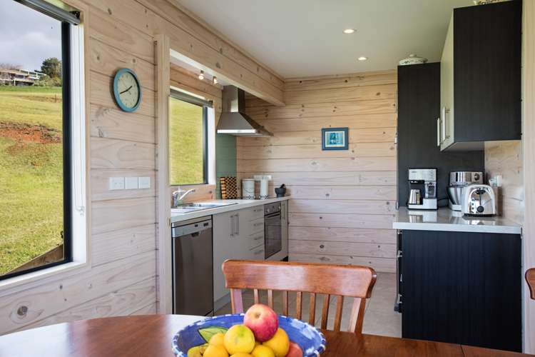 17 Hibiscus Avenue Cable Bay_6