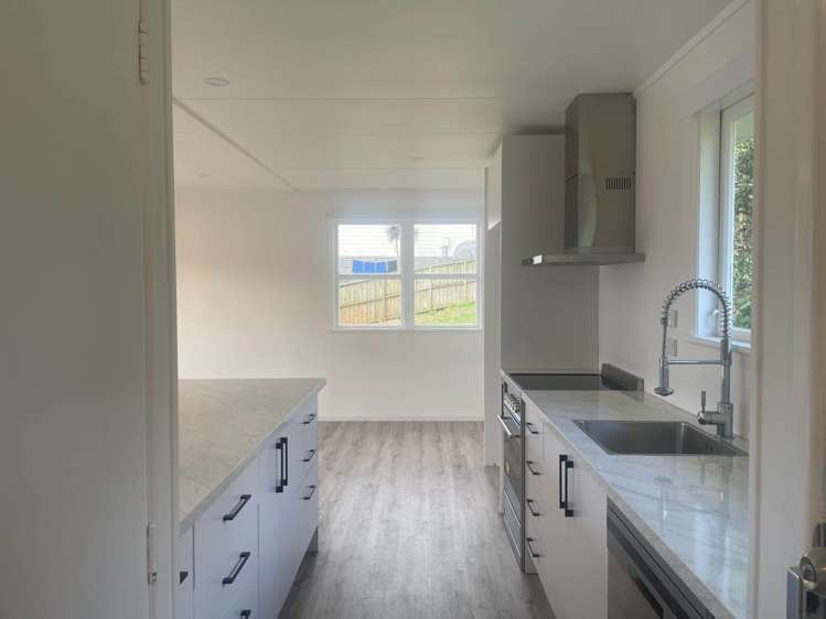 25 Raewyn Street Morningside_3