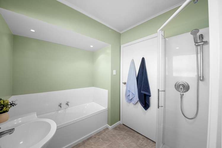 15 Denniston Crescent Redwood_9