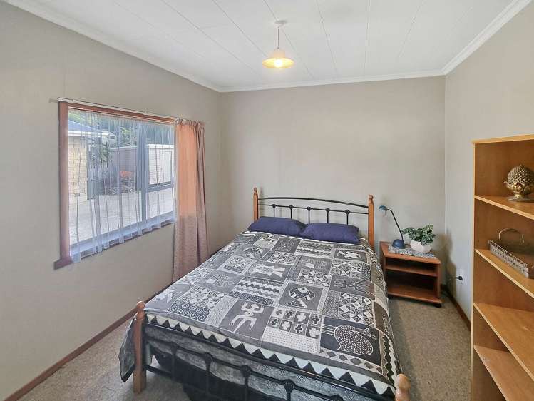 188 Stafford Street Hokitika_11