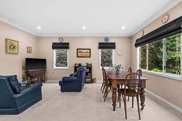 13 Heynes Place Clive_6