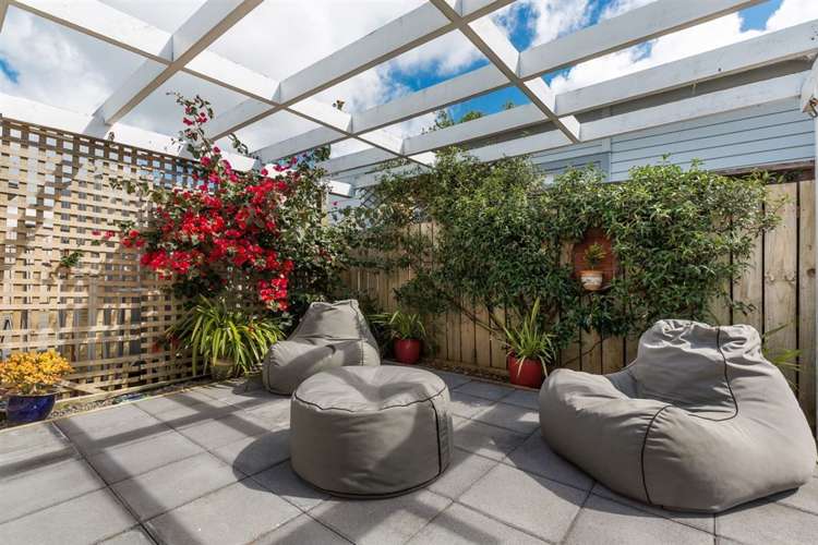 2/11 Salisbury Road Birkdale_12