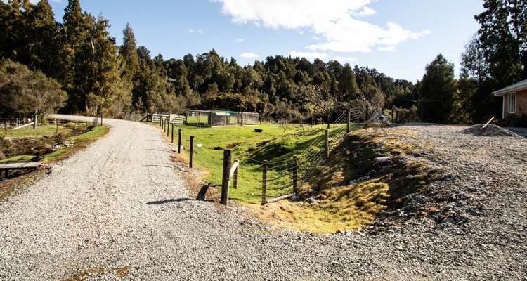 4 Terrace View Hokitika_26