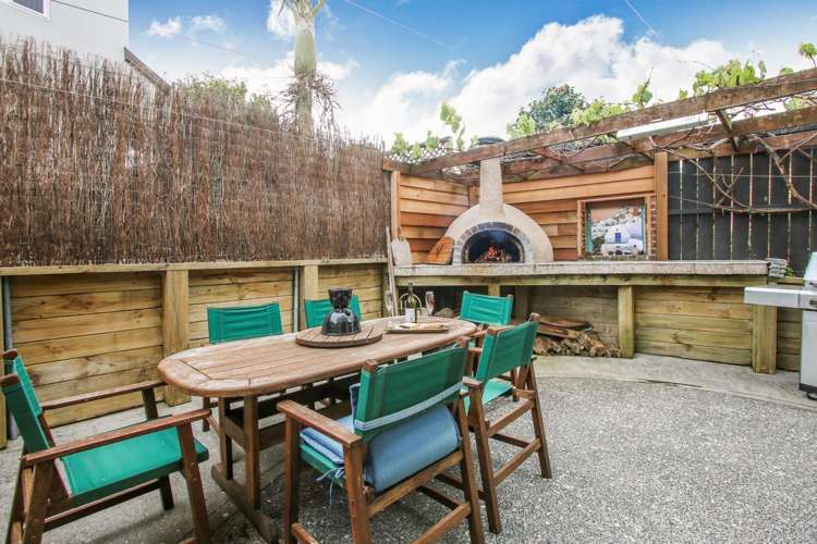 2/11 The Rosebowl Sunnyhills_1