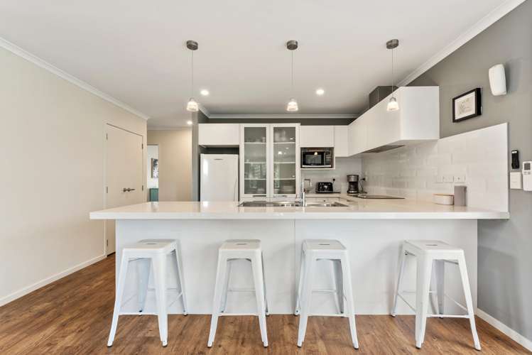 17 Ruth Craig Place Stanmore Bay_10