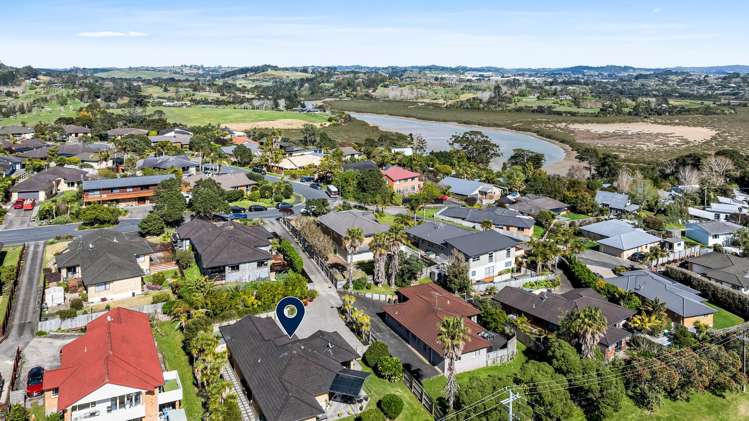 40 Rivervale Grove Stanmore Bay_23