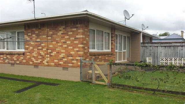 Super tidy two bedroom unit -  Hamilton East Convenience at Your Doorstep
