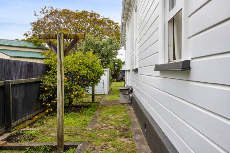 58 Collins Street Hawera_34