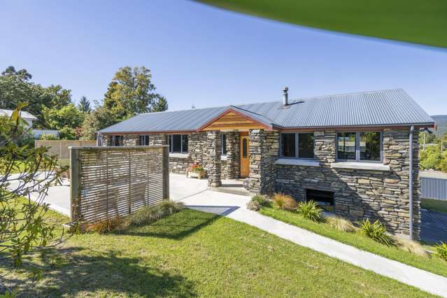 15 Home Street Manapouri_2