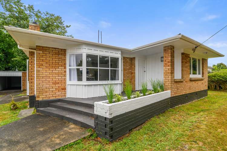 166 Clayton Road Mangakakahi_9