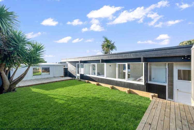 21 Lawrence Crescent Hill Park_20