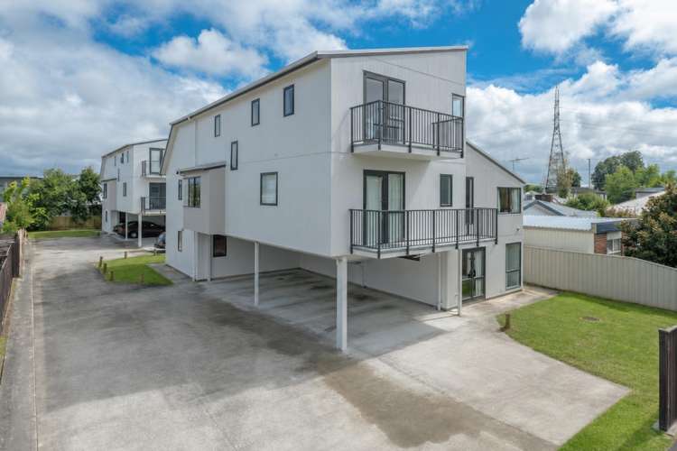 2/187 Knighton Road_0