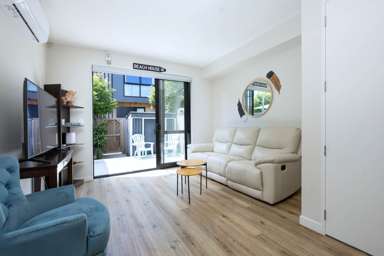 2/108 Beach Road_3
