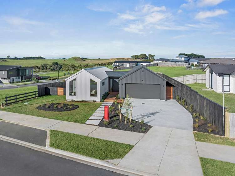 42 Opouatu Avenue Glenbrook_1