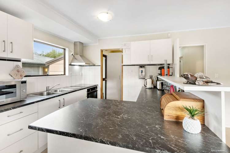 2/65 Eskdale Road Birkdale_5