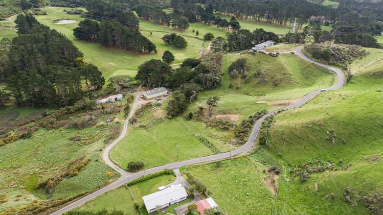 340 South Makara Road Makara_18