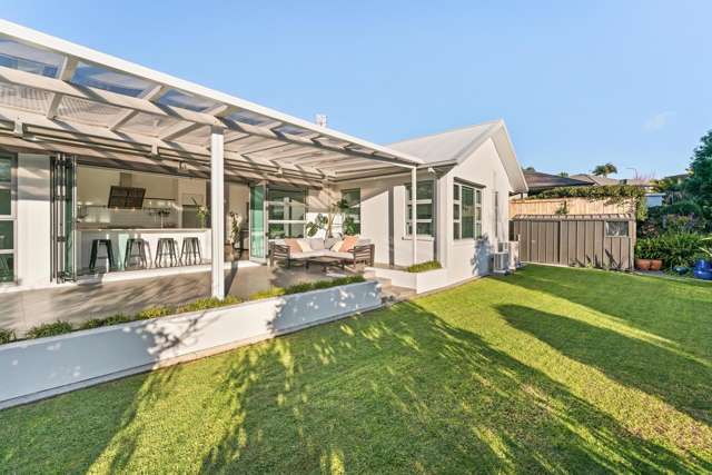 Perfect Entertainer In Premium Location!