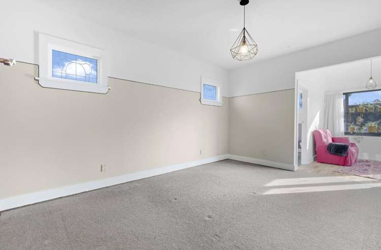 5669A West Coast Road Springfield_11