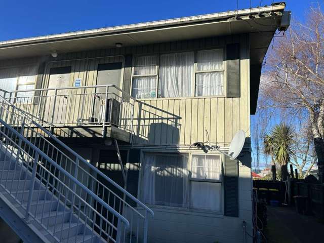 8/10 Eason Street Victoria_1