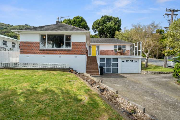 2 Isabel Grove Wainuiomata_15