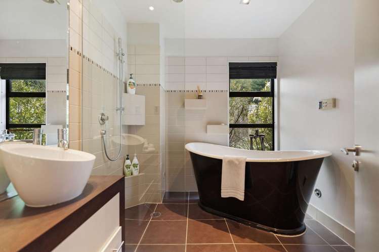 1 Goldleaf Hill Queenstown_16