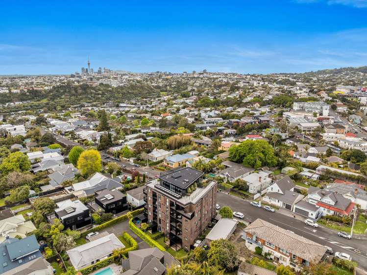 305/2 Finch Street Morningside_27