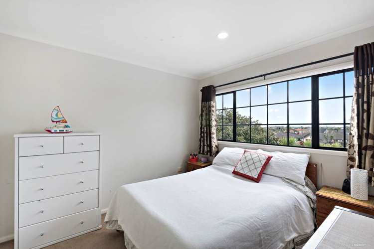 33 Newbliss Crescent East Tamaki Heights_11