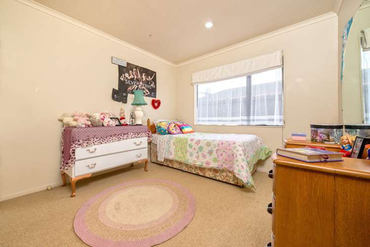 6 Greta Banks Place Wattle Downs_11