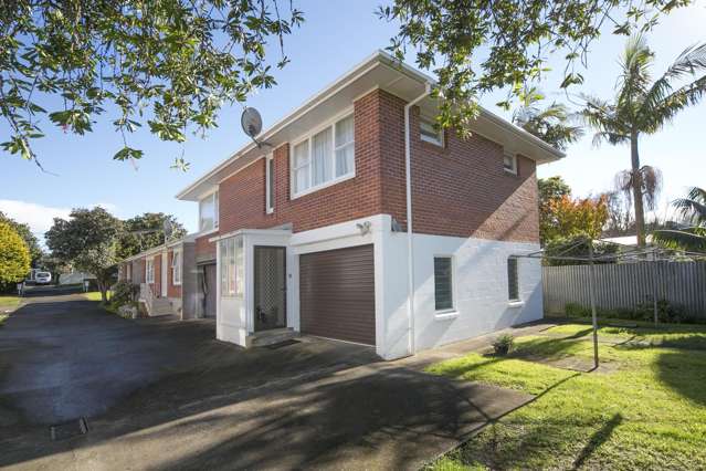 Cardwell Convenience with Garage