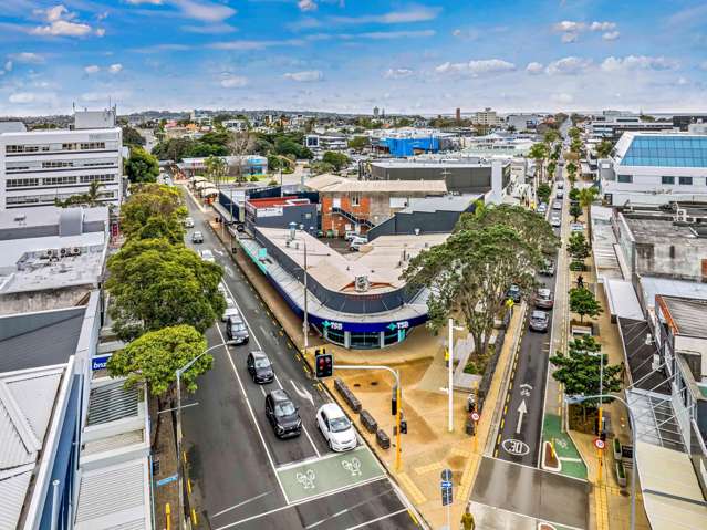 Buyers seek to corner Takapuna landmark