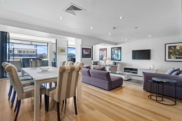 Sophisticated Sub-Penthouse with Stunning views