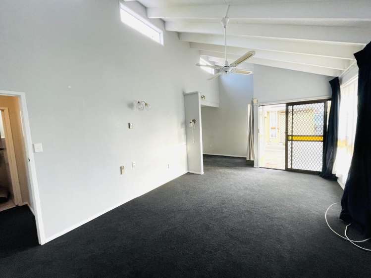 2/801 Hastings Street North 10490_1