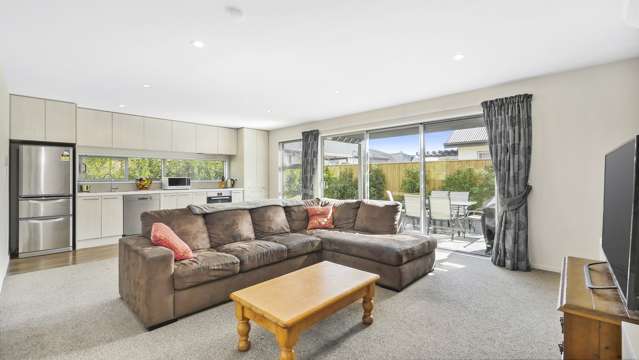 15 Farnborough Way Rolleston_1