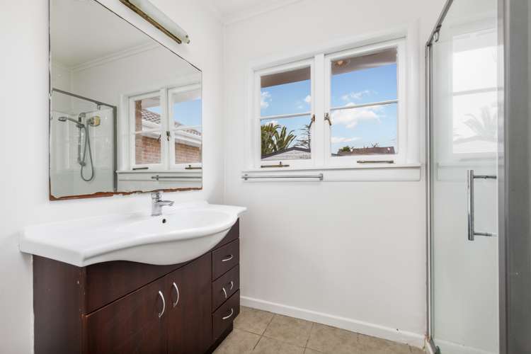 5 Riverview Road New Lynn_13